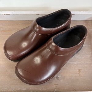 Klogs Footwear Genuine Polyurethane Women’s 9 Slip Resistant Work Wear Clogs